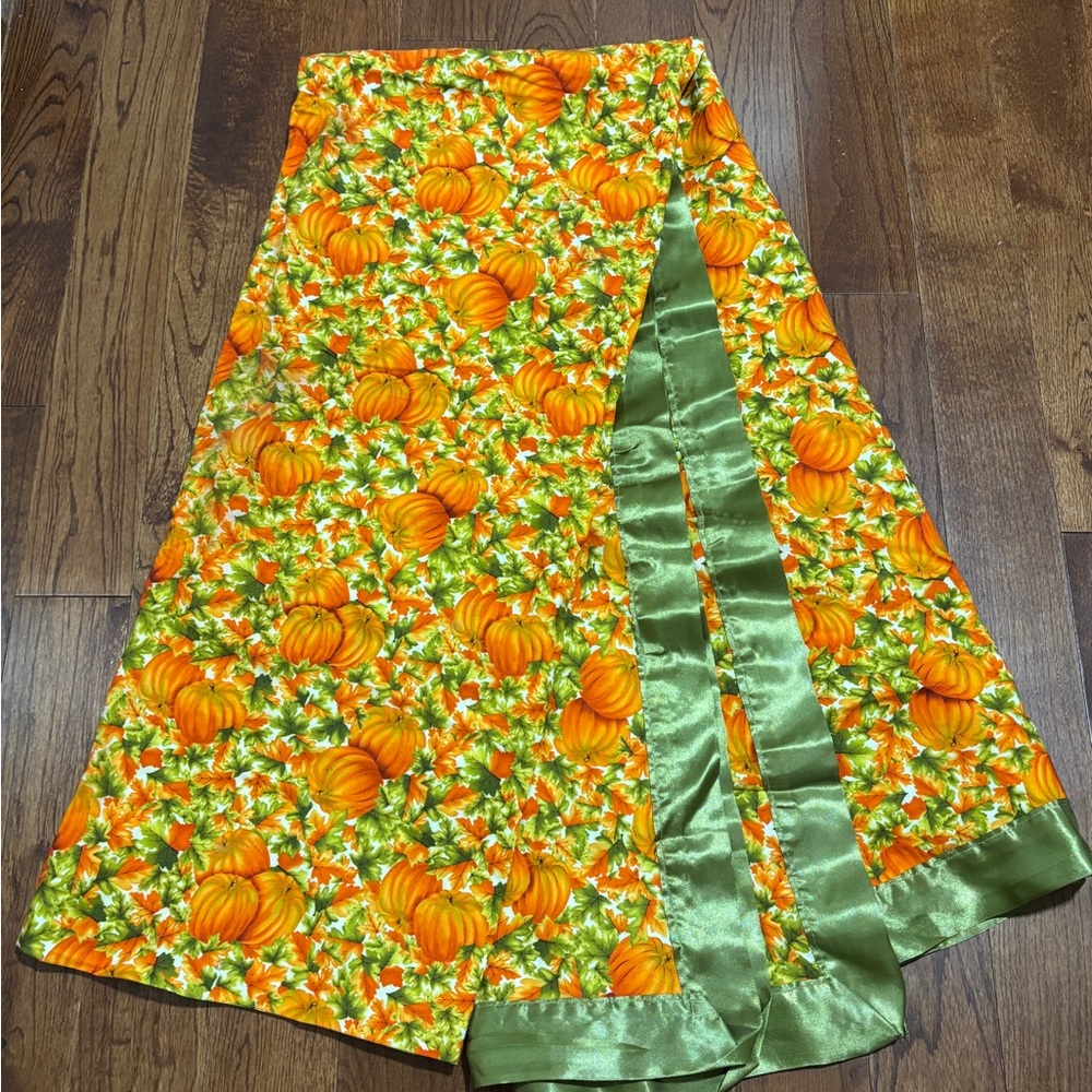 Gorgeous Vintage Homemade Pumpkin Print Satin Edge Table Runner 10ft by 3.9ft